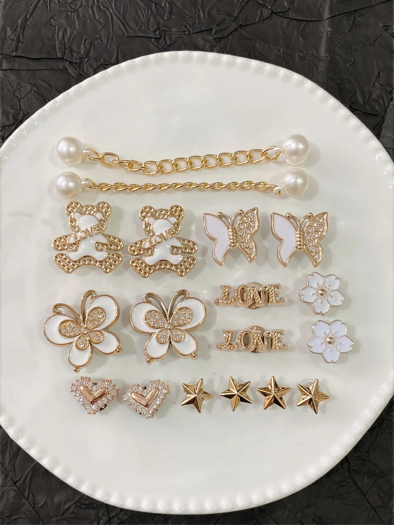 18 pcs of elegant artificial pearl bow and rhinestone bear shoe charms, ABS rhinestone white bow DIY decoration, suitable for