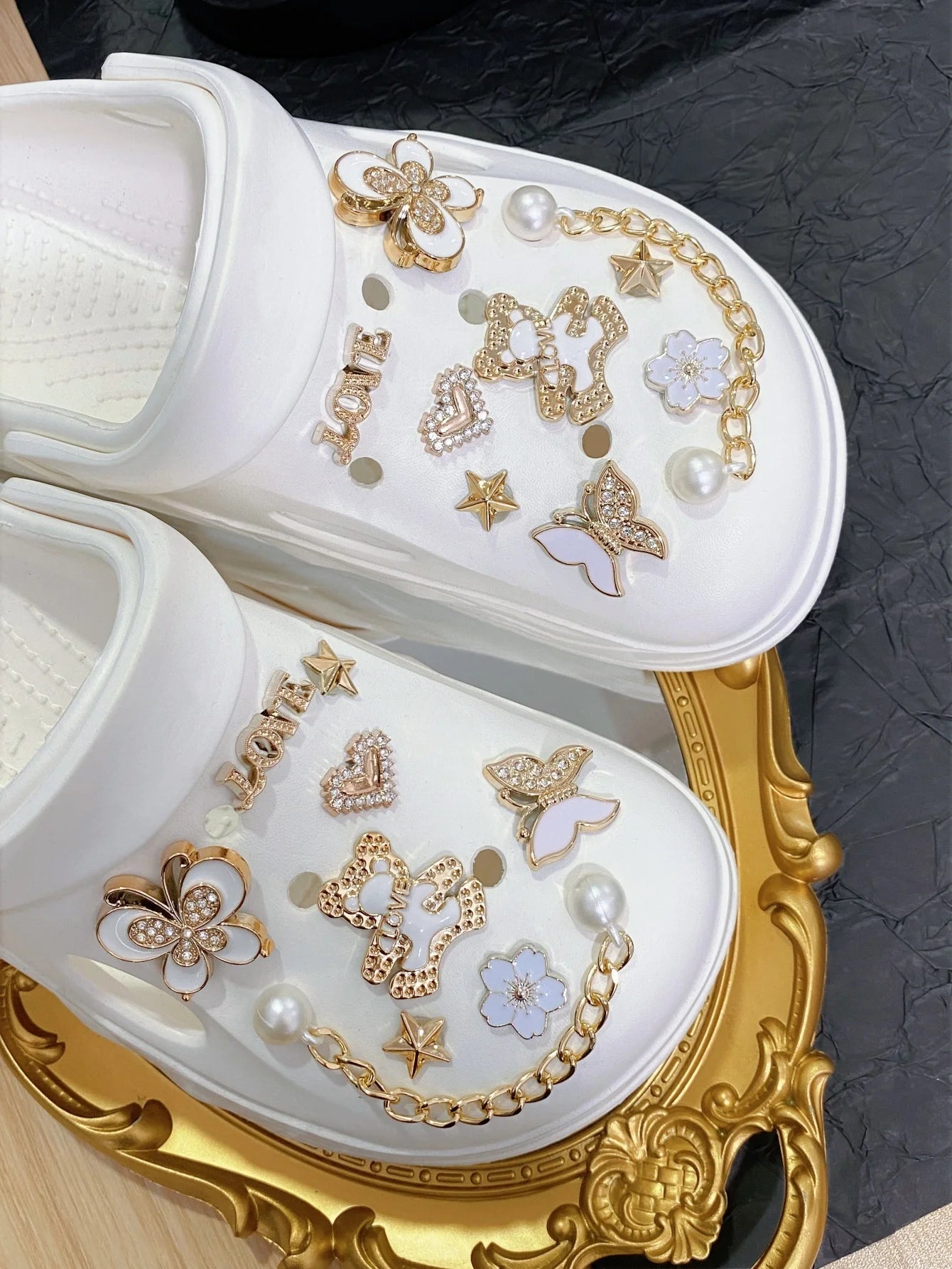 18 pcs of elegant artificial pearl bow and rhinestone bear shoe charms, ABS rhinestone white bow DIY decoration, suitable for