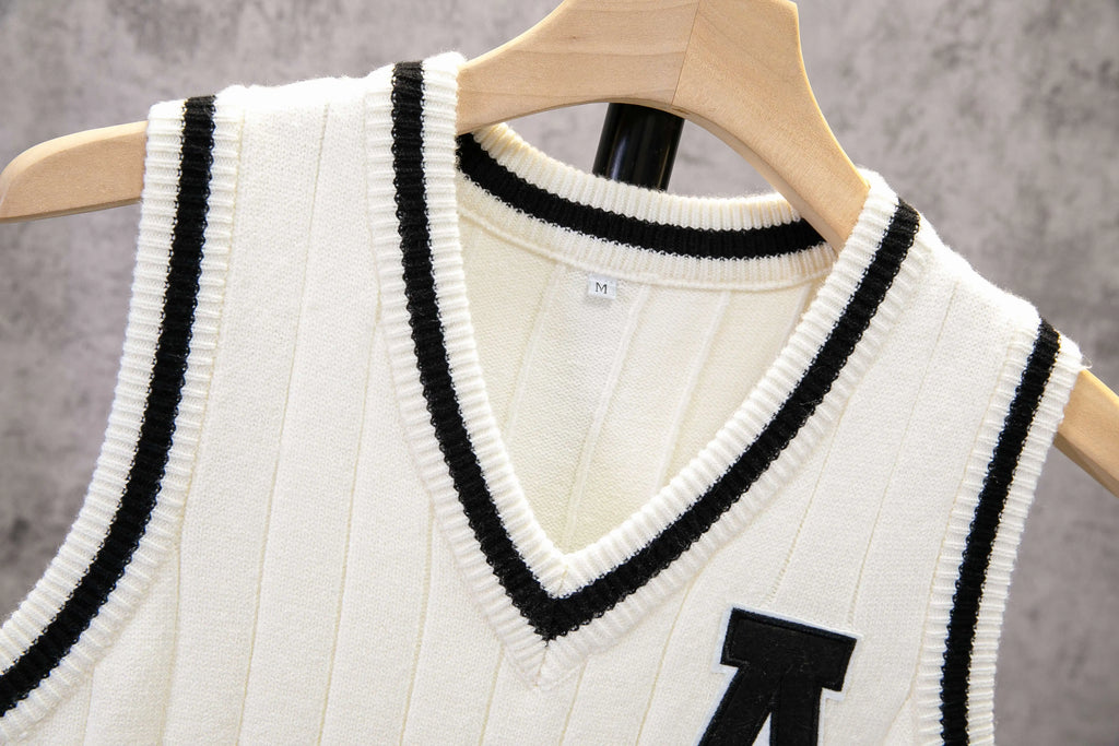 Men's Letter Patched V Neck Sweater Vest, Regular Fit Casual Striped Trim Sleeveless Knitwear, Men's Clothes for Daily Wear