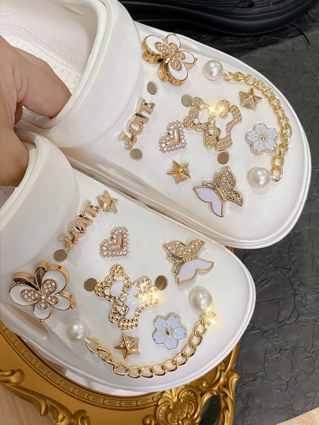 18 pcs of elegant artificial pearl bow and rhinestone bear shoe charms, ABS rhinestone white bow DIY decoration, suitable for
