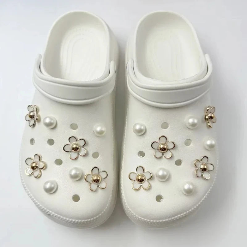 18PCS Fashion Shoe Charms Set Accessories Hole Shoe Buckle Black White Pink Flower Pearl DIY 3D Shoes Decorations for Bogg Bag