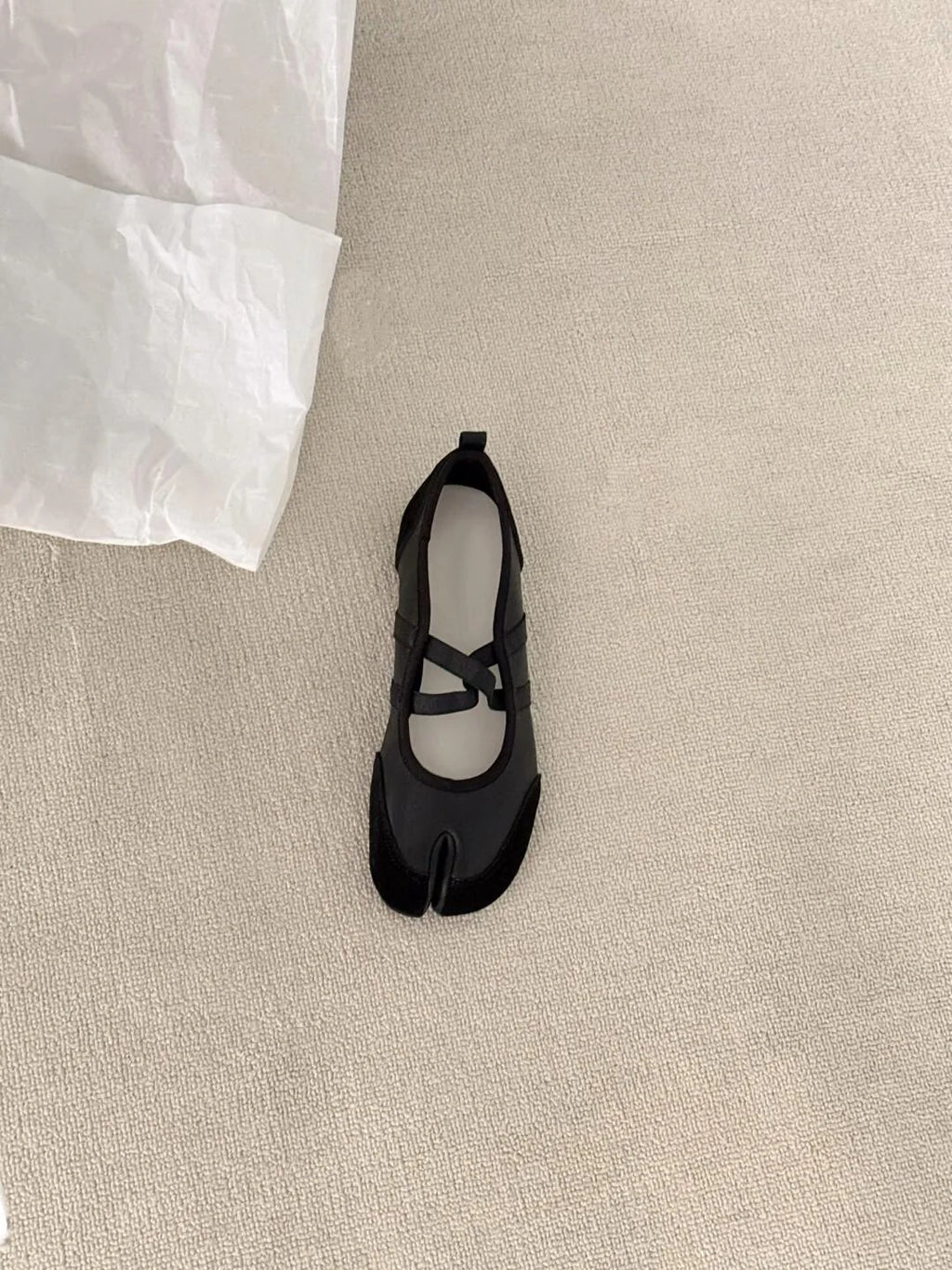 Novelty Split Toe Flat Shoes Woman Quality Leather Mary Janes Japanese Style Trotters Flats Ankle Bele Tabi Ninja Loafers Women