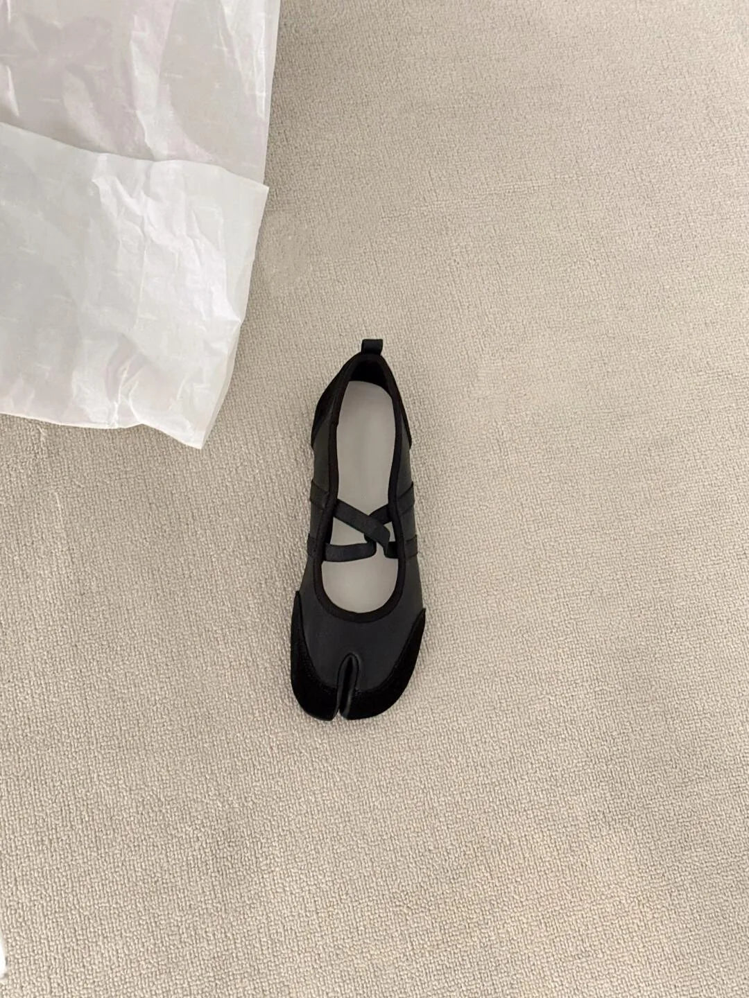 Novelty Split Toe Flat Shoes Woman Quality Leather Mary Janes Japanese Style Trotters Flats Ankle Bele Tabi Ninja Loafers Women