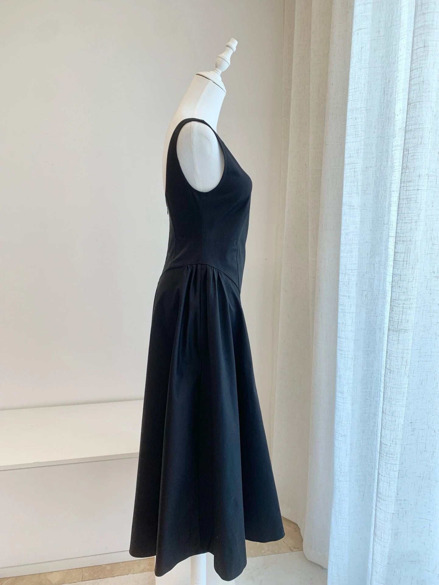 2025 New Hepburn Style Organic Cotton Temperament Backless Long Black Dress for Women