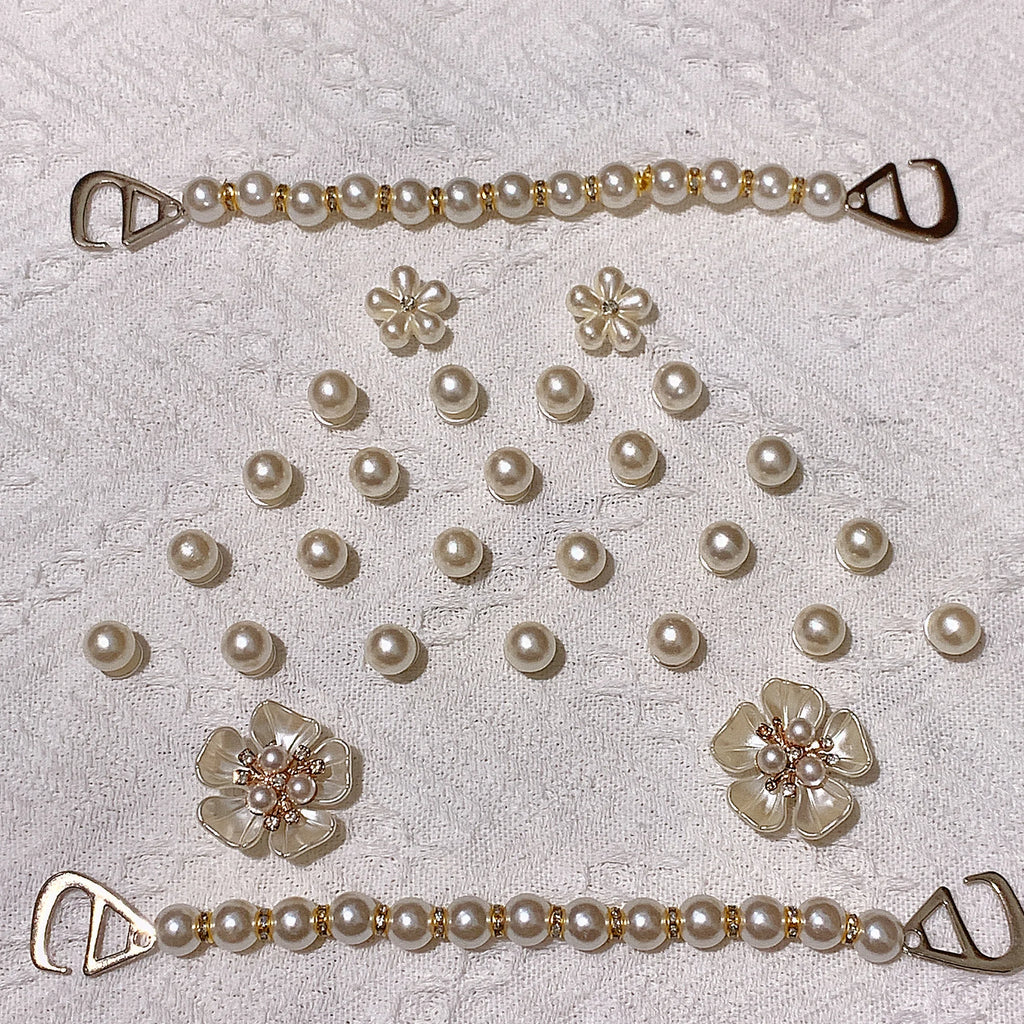 26/28Pcs Crocs Accessories White Five-Leaf Flower White Rhinestone Chain White Pearls and Other Suitable for Crocs Decorative Accessories, Ornaments Can Be Used as Gifts