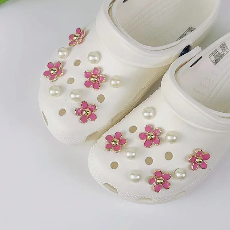 18PCS Fashion Shoe Charms Set Accessories Hole Shoe Buckle Black White Pink Flower Pearl DIY 3D Shoes Decorations for Bogg Bag