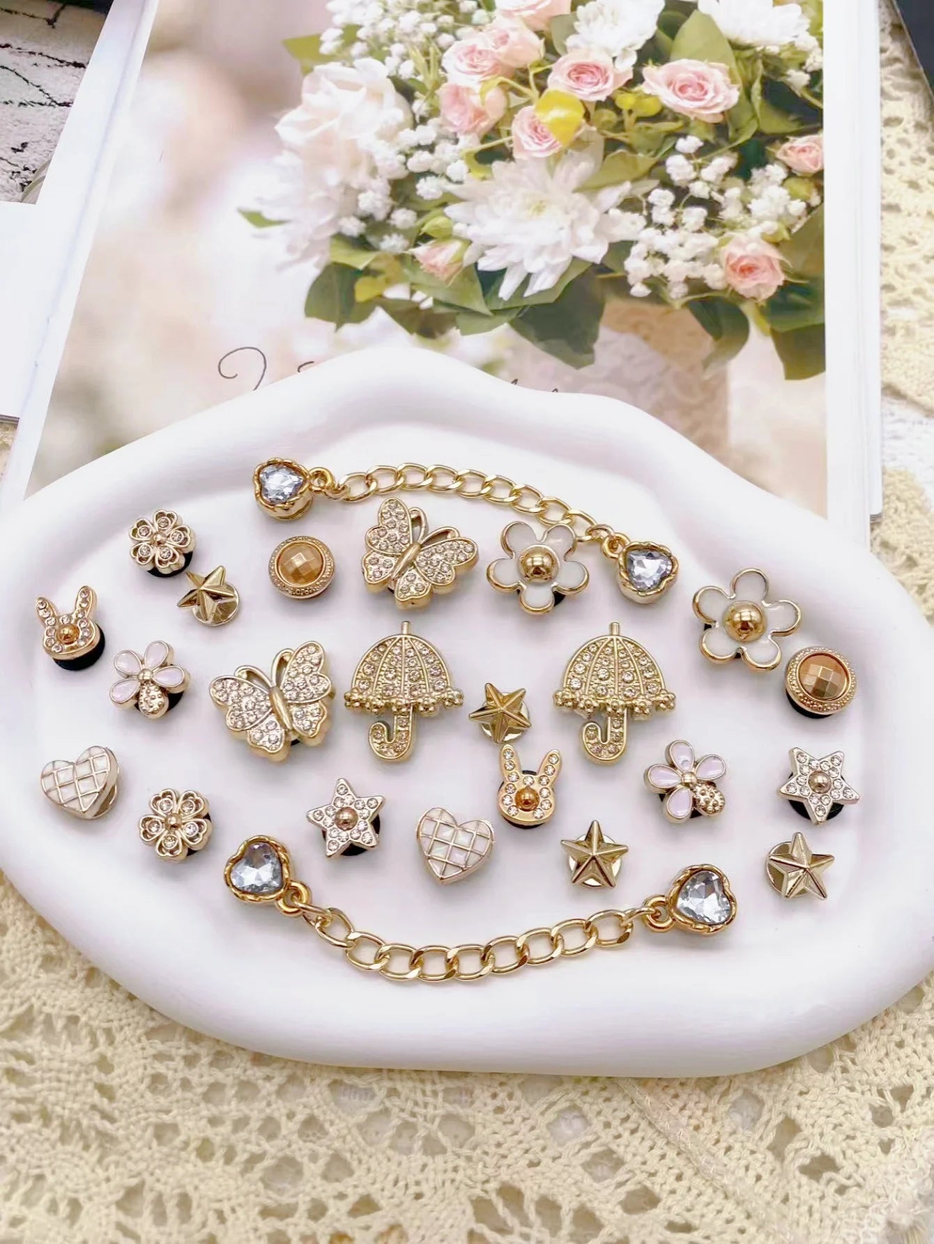 24 pieces of golden fashionable and elegant (golden heart-shaped diamond chains, butterflies, hearts, stars, rabbit heads, small