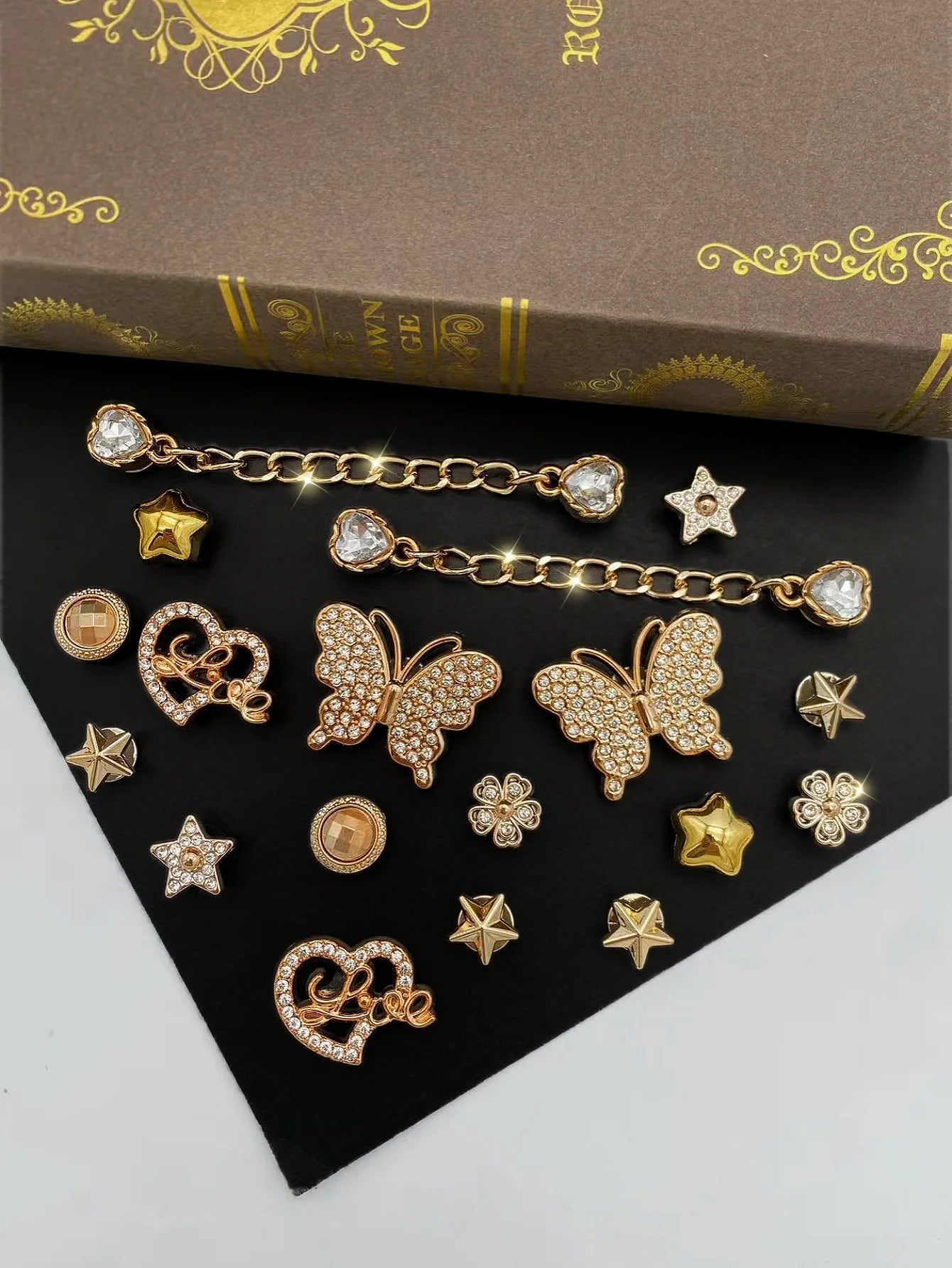 18 pieces of golden fashionable ABS chain, dotted with butterfly, star, flower, heart letter DIY decorations, suitable for women