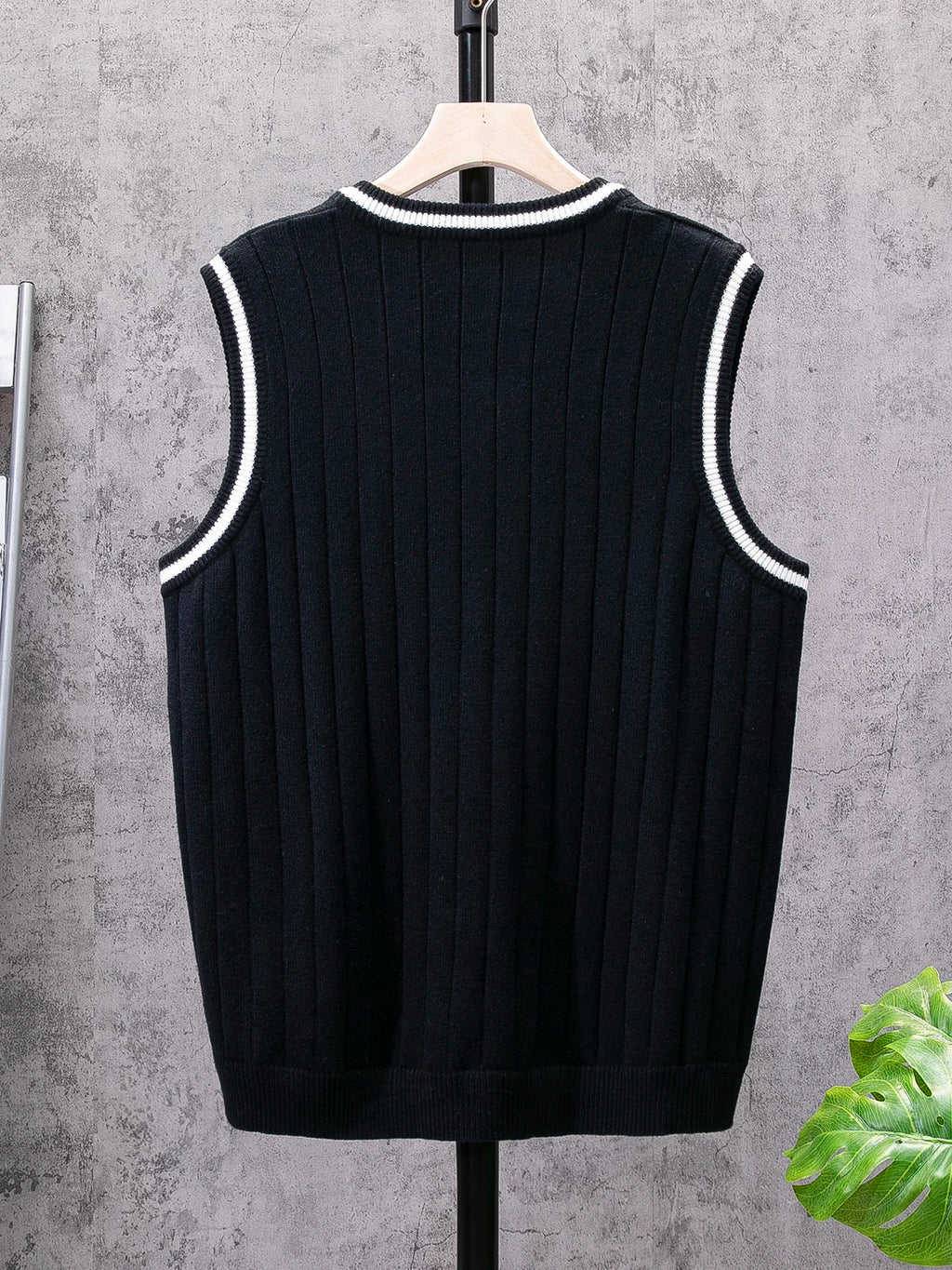 Men's Letter Patched V Neck Sweater Vest, Regular Fit Casual Striped Trim Sleeveless Knitwear, Men's Clothes for Daily Wear