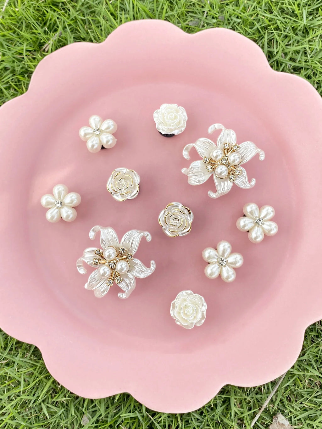 20 pieces of white ABS pearl flower chains, white ABS pearl flowers, roses, ABS diamond flowers, ABS pearl shoe buckle DIY decor