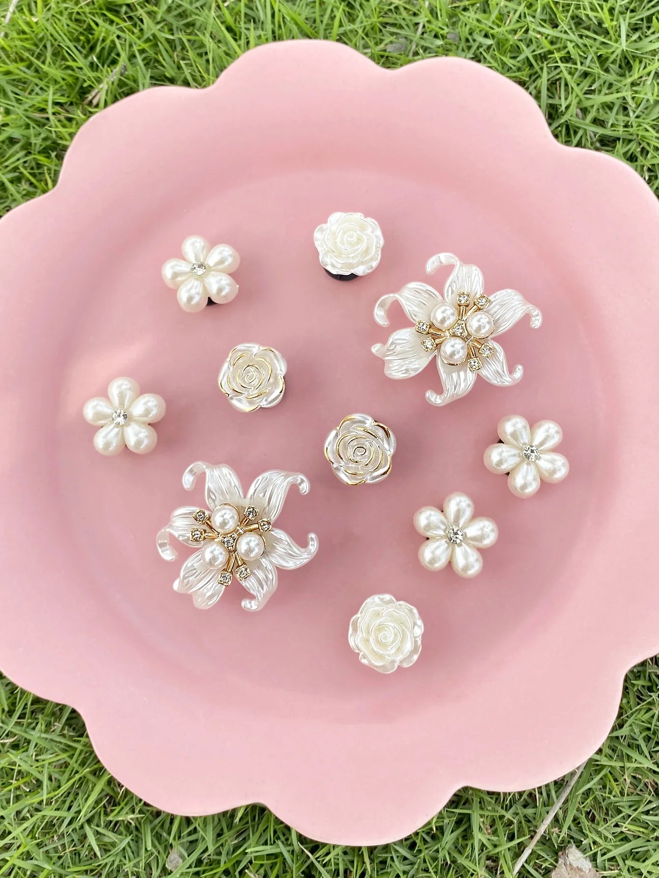 20 pieces of white ABS pearl flower chains, white ABS pearl flowers, roses, ABS diamond flowers, ABS pearl shoe buckle DIY decor