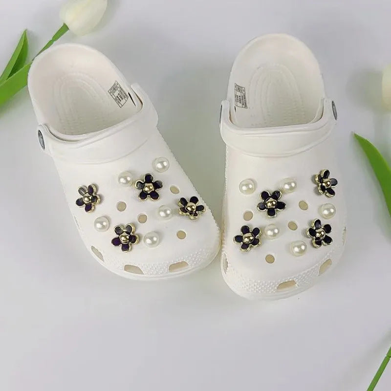 18PCS Fashion Shoe Charms Set Accessories Hole Shoe Buckle Black White Pink Flower Pearl DIY 3D Shoes Decorations for Bogg Bag